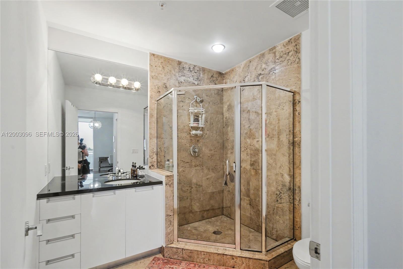 LEXI CONDO - Residential