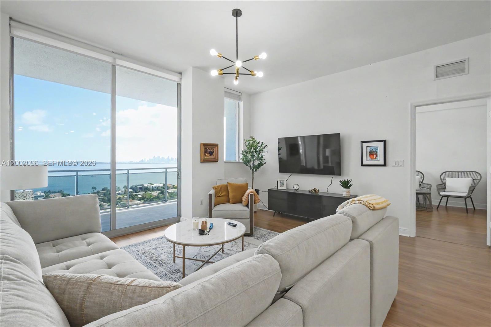 LEXI CONDO - Residential