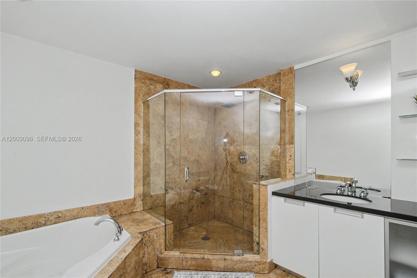 LEXI CONDO - Residential