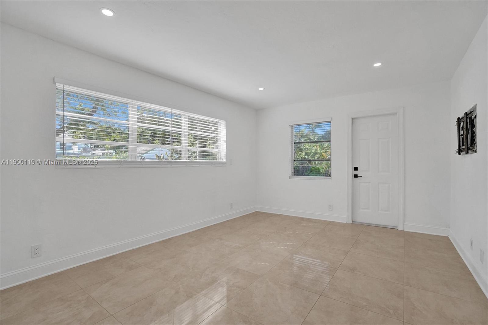 HOLLYWOOD LAKES SEC - Residential Lease