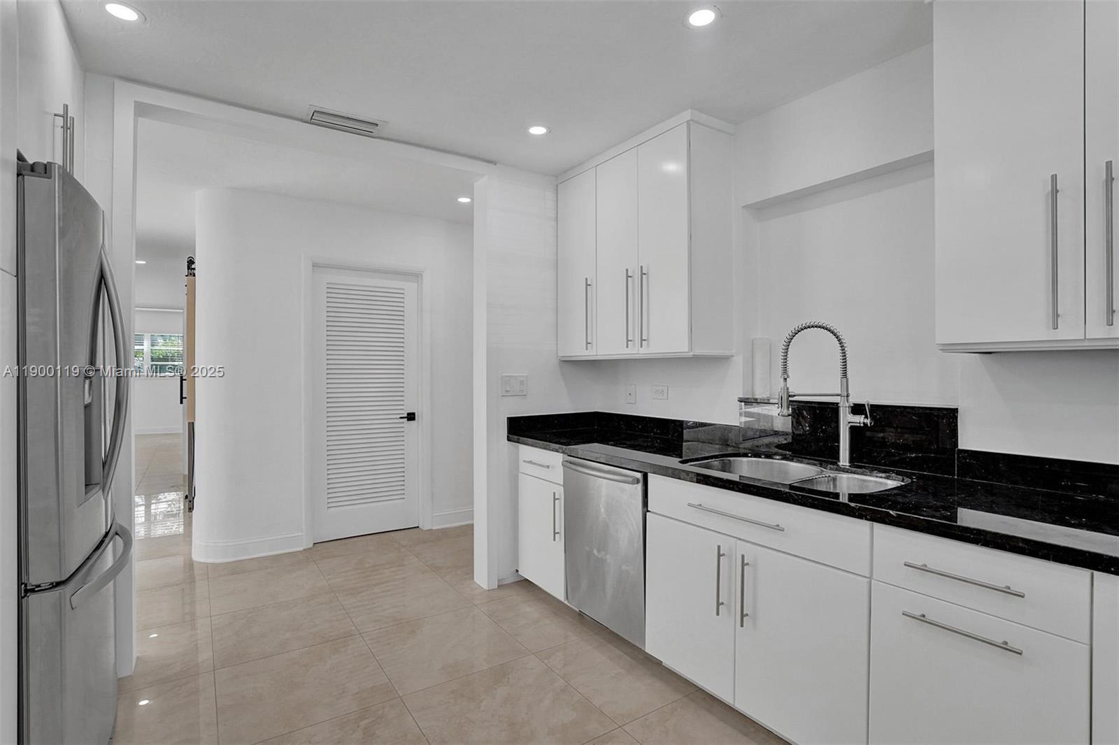 HOLLYWOOD LAKES SEC - Residential Lease