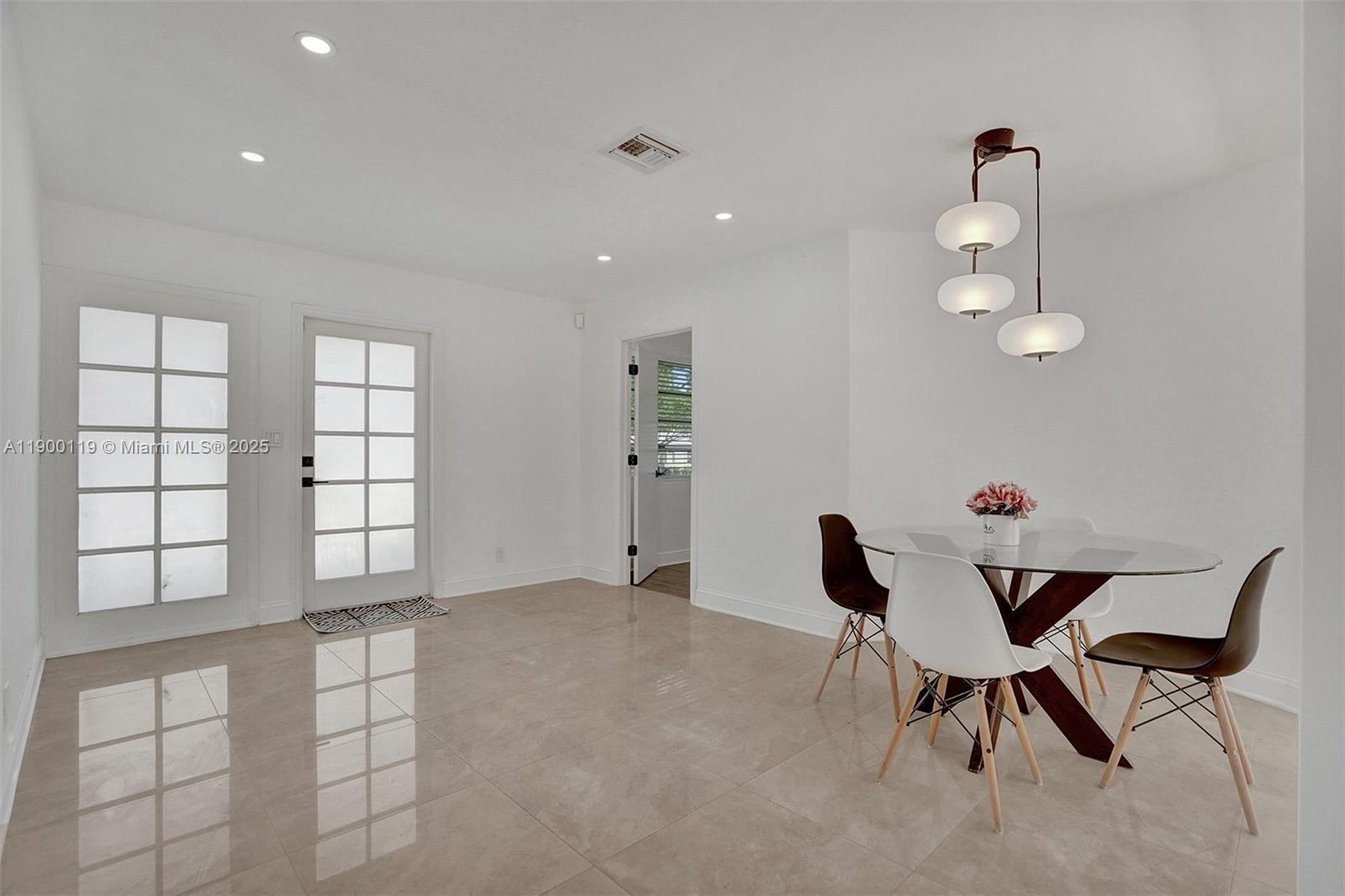 HOLLYWOOD LAKES SEC - Residential Lease