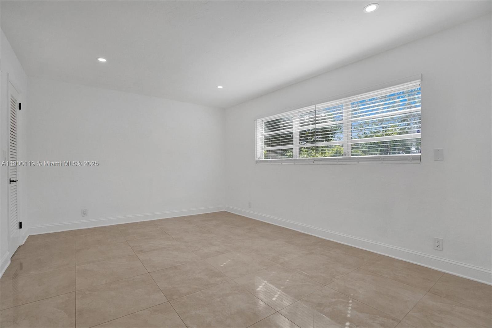 HOLLYWOOD LAKES SEC - Residential Lease