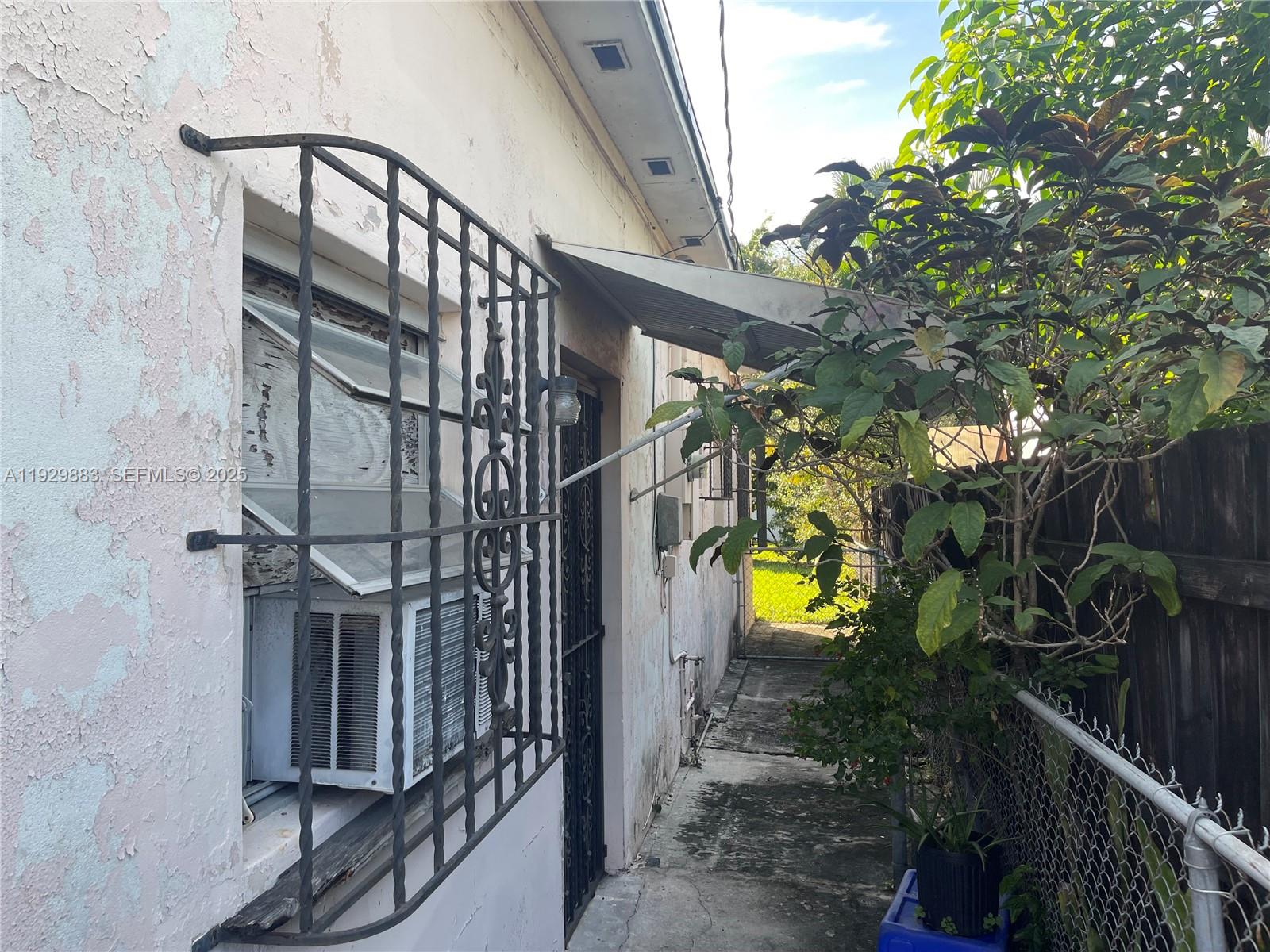 GRAPELAND CENTER - Residential