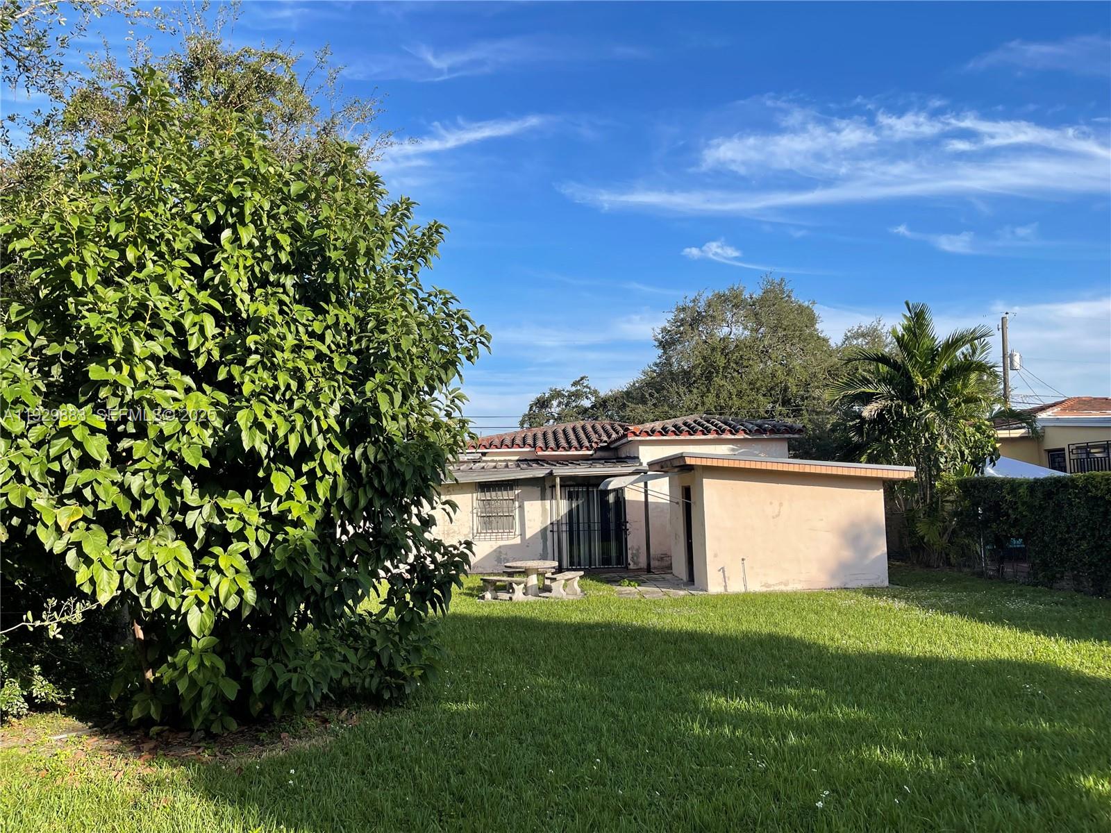 GRAPELAND CENTER - Residential