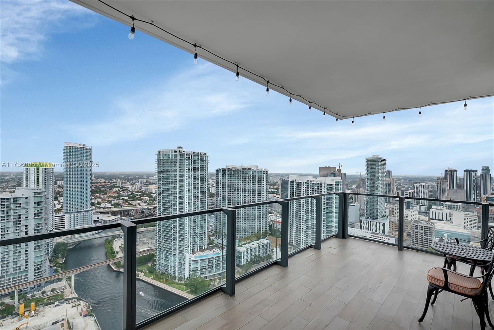 REACH CONDO - Residential