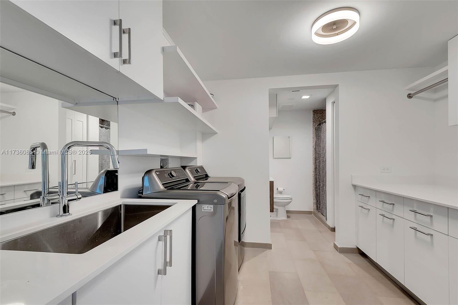 REACH CONDO - Residential