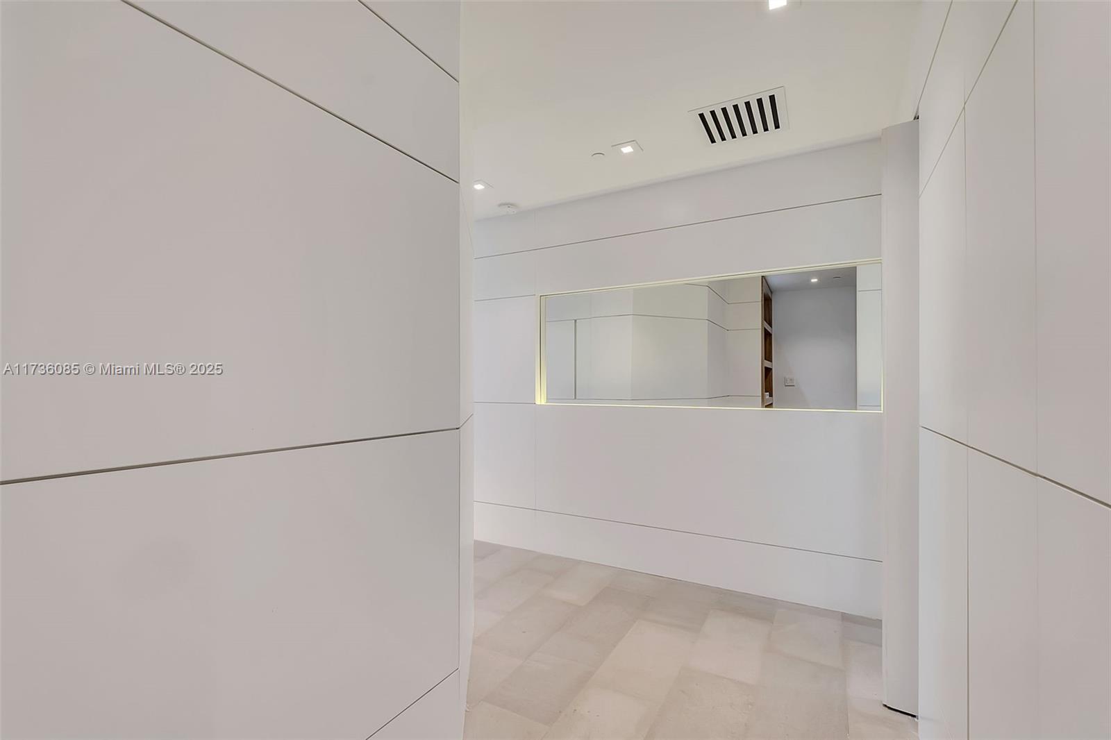 REACH CONDO - Residential