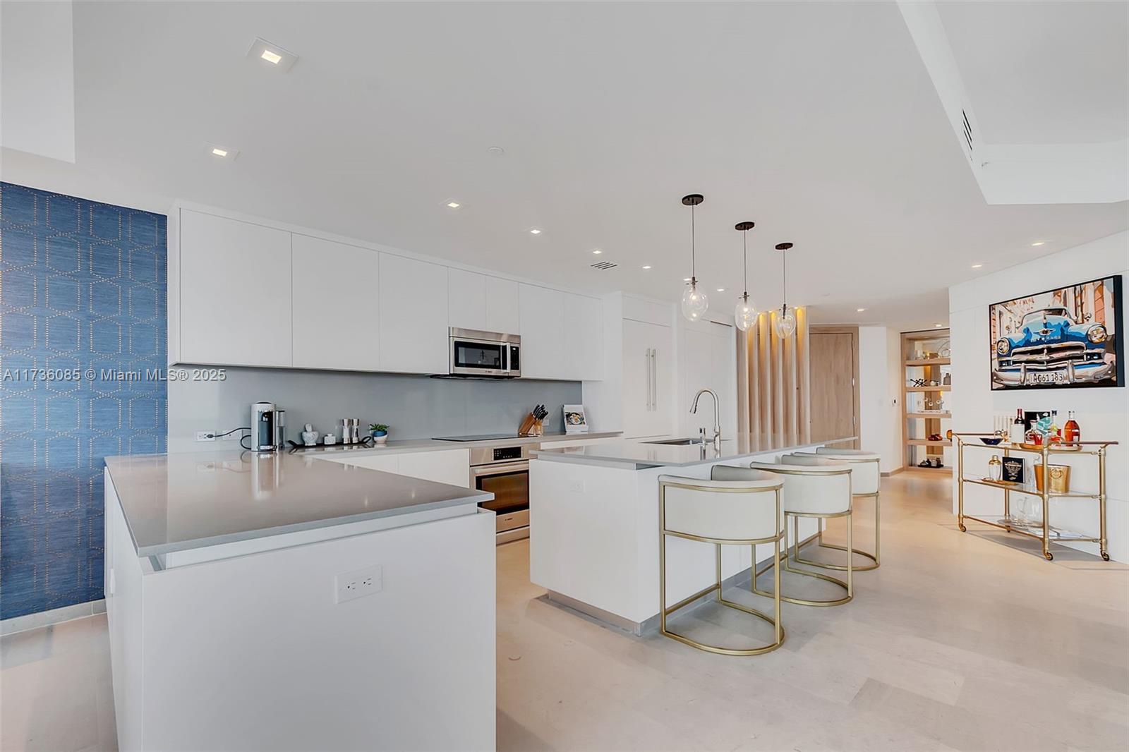 REACH CONDO - Residential
