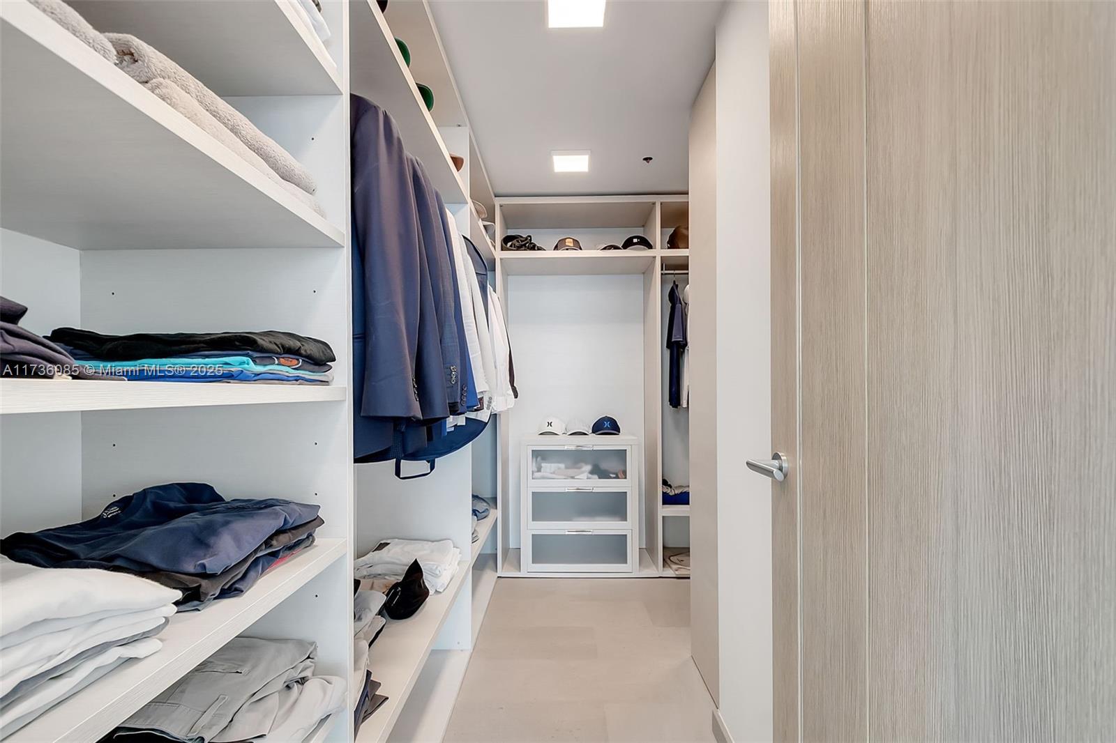 REACH CONDO - Residential