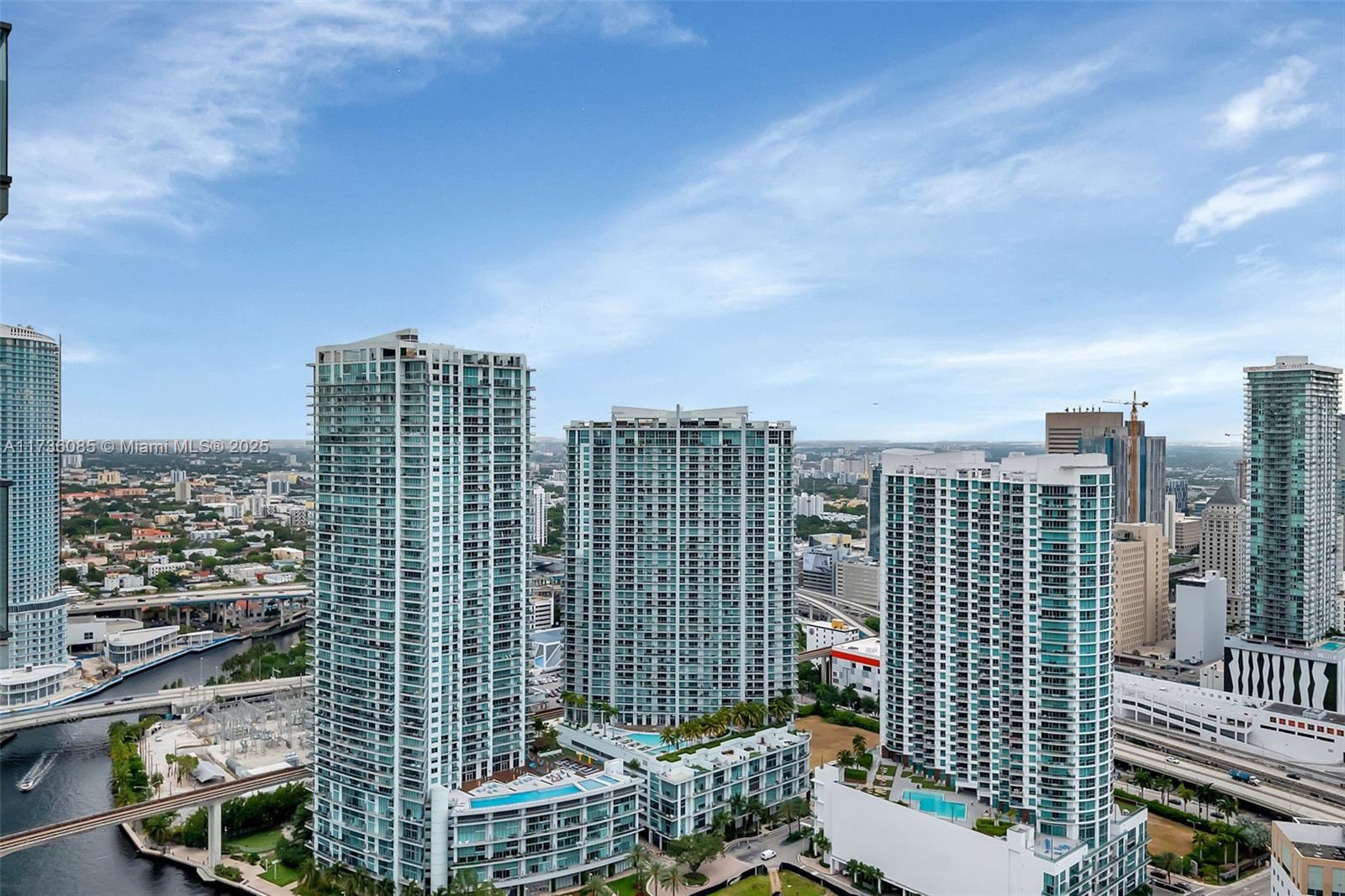 REACH CONDO - Residential