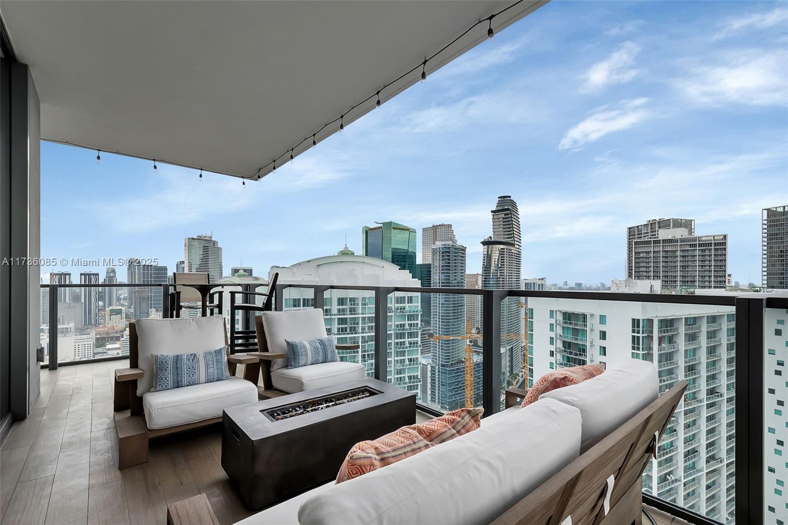REACH CONDO - Residential