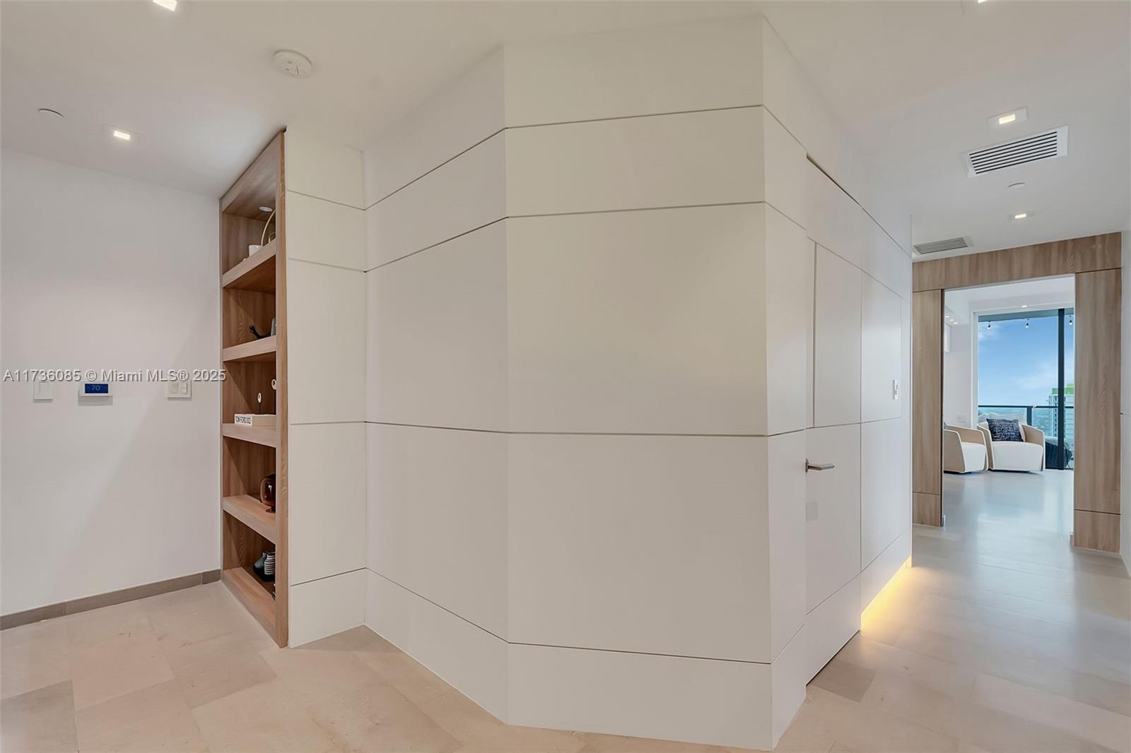 REACH CONDO - Residential