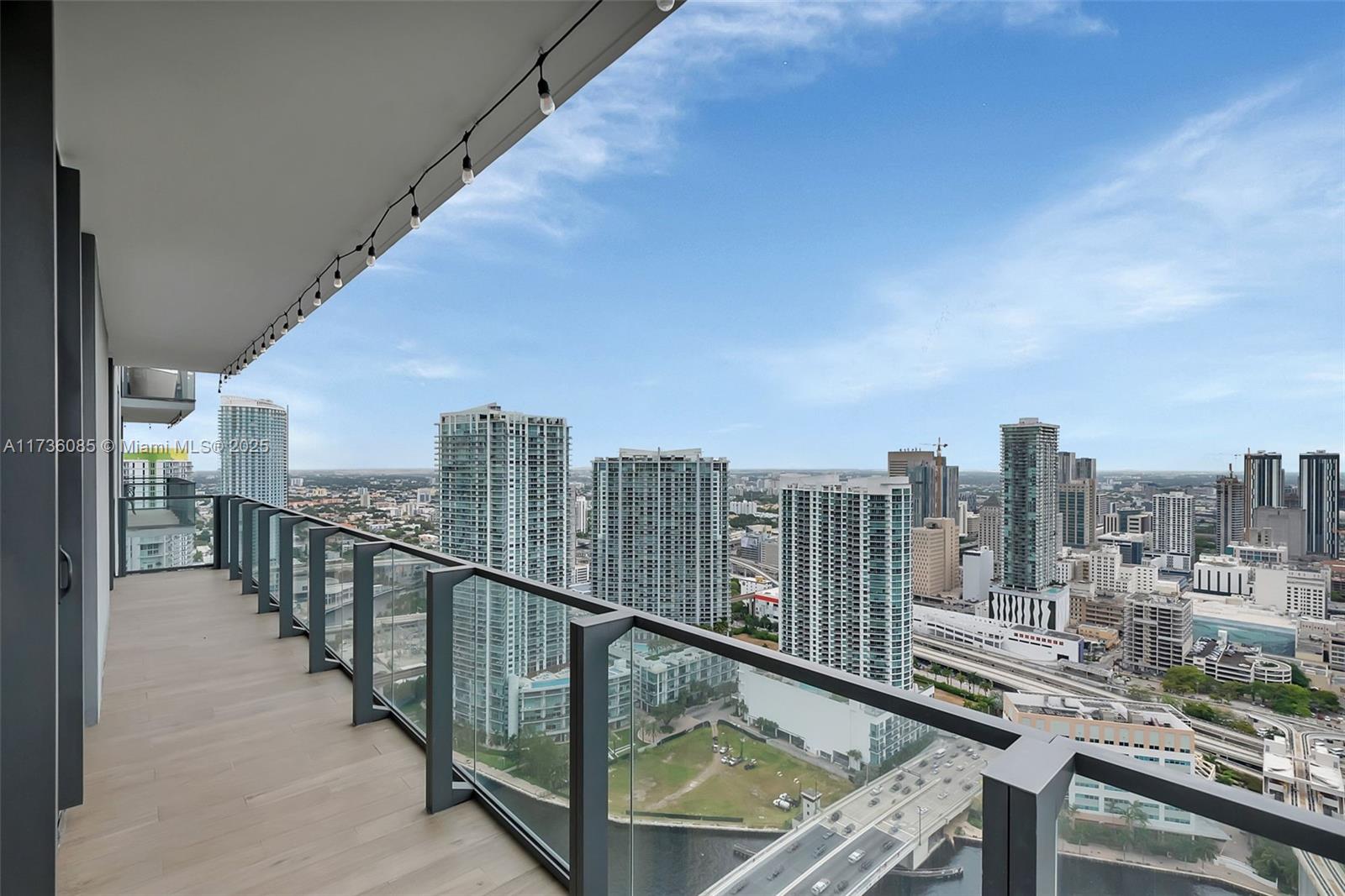 REACH CONDO - Residential