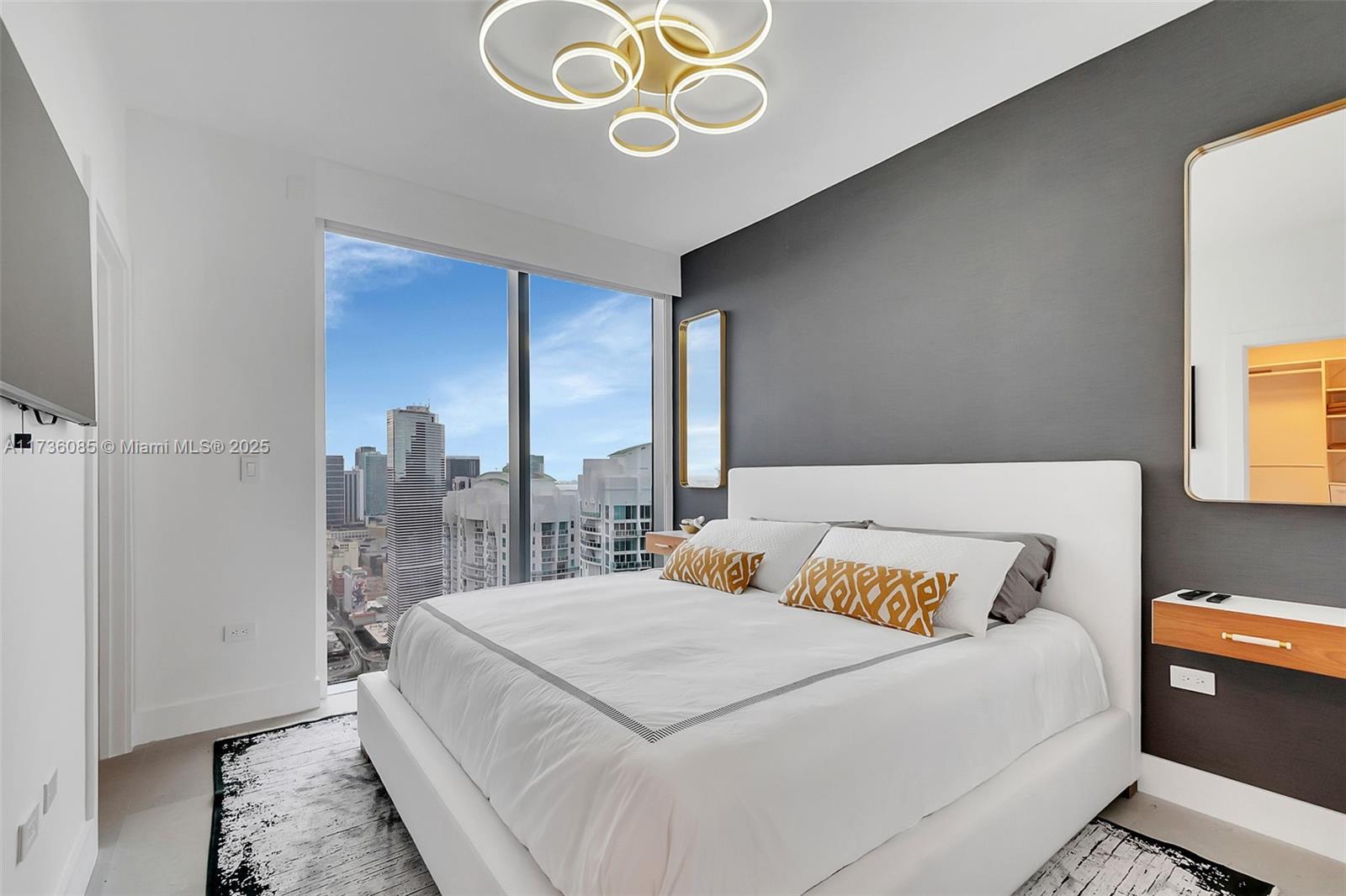 REACH CONDO - Residential