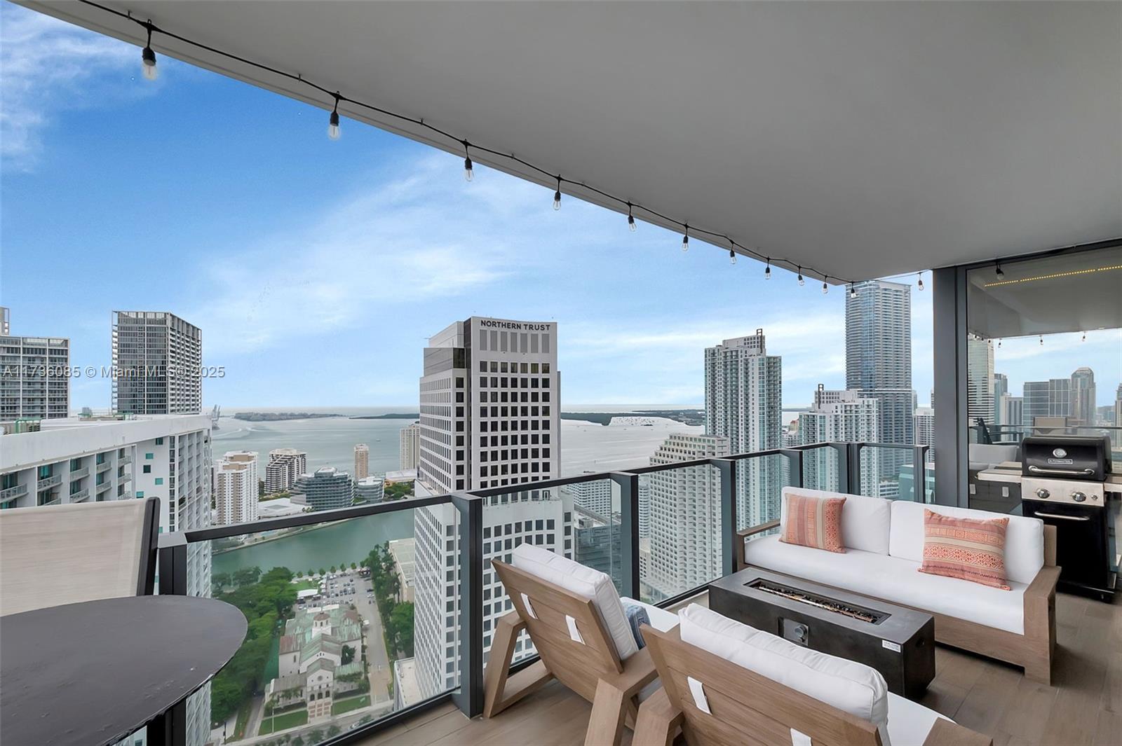 REACH CONDO - Residential