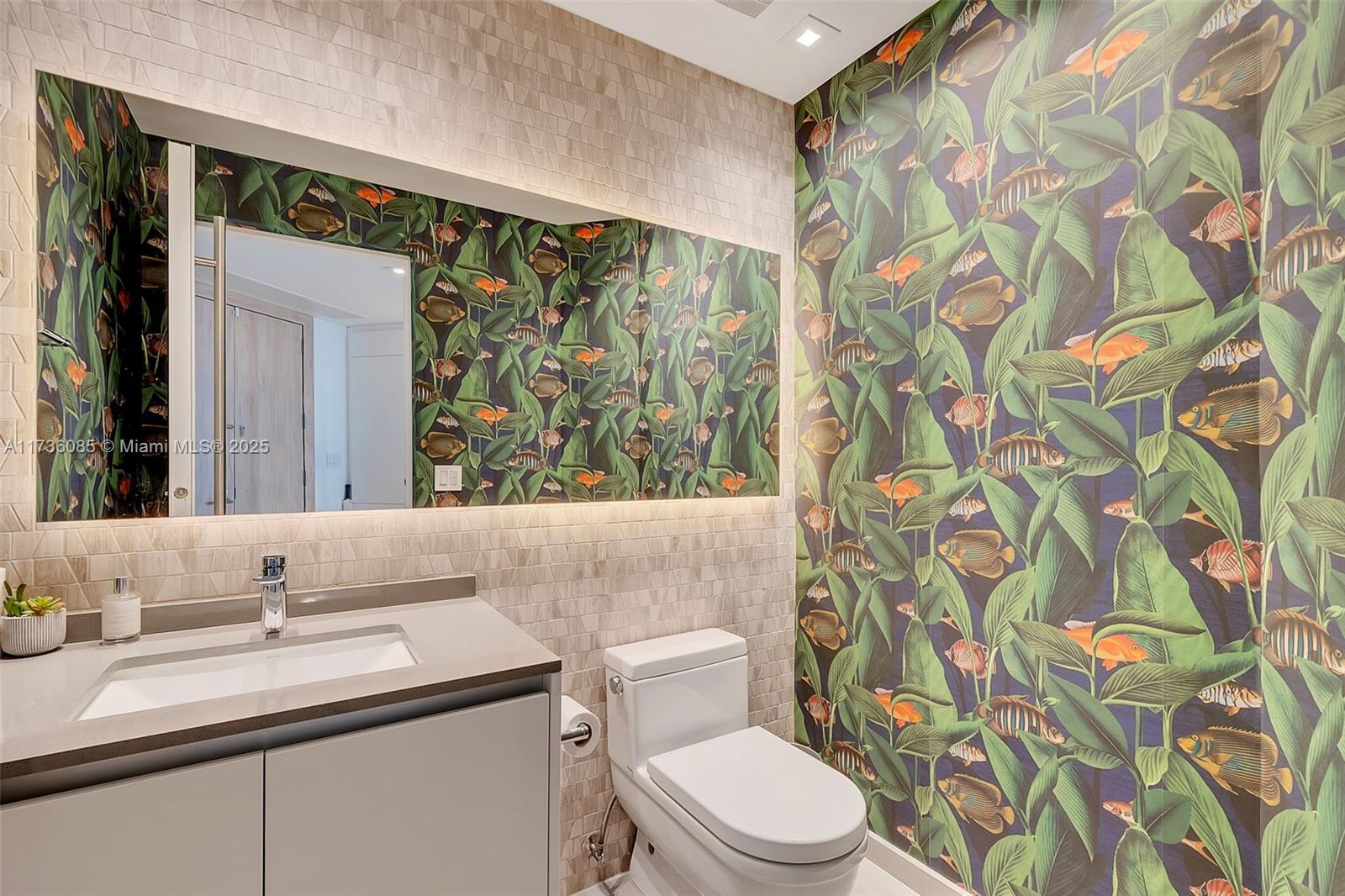 REACH CONDO - Residential