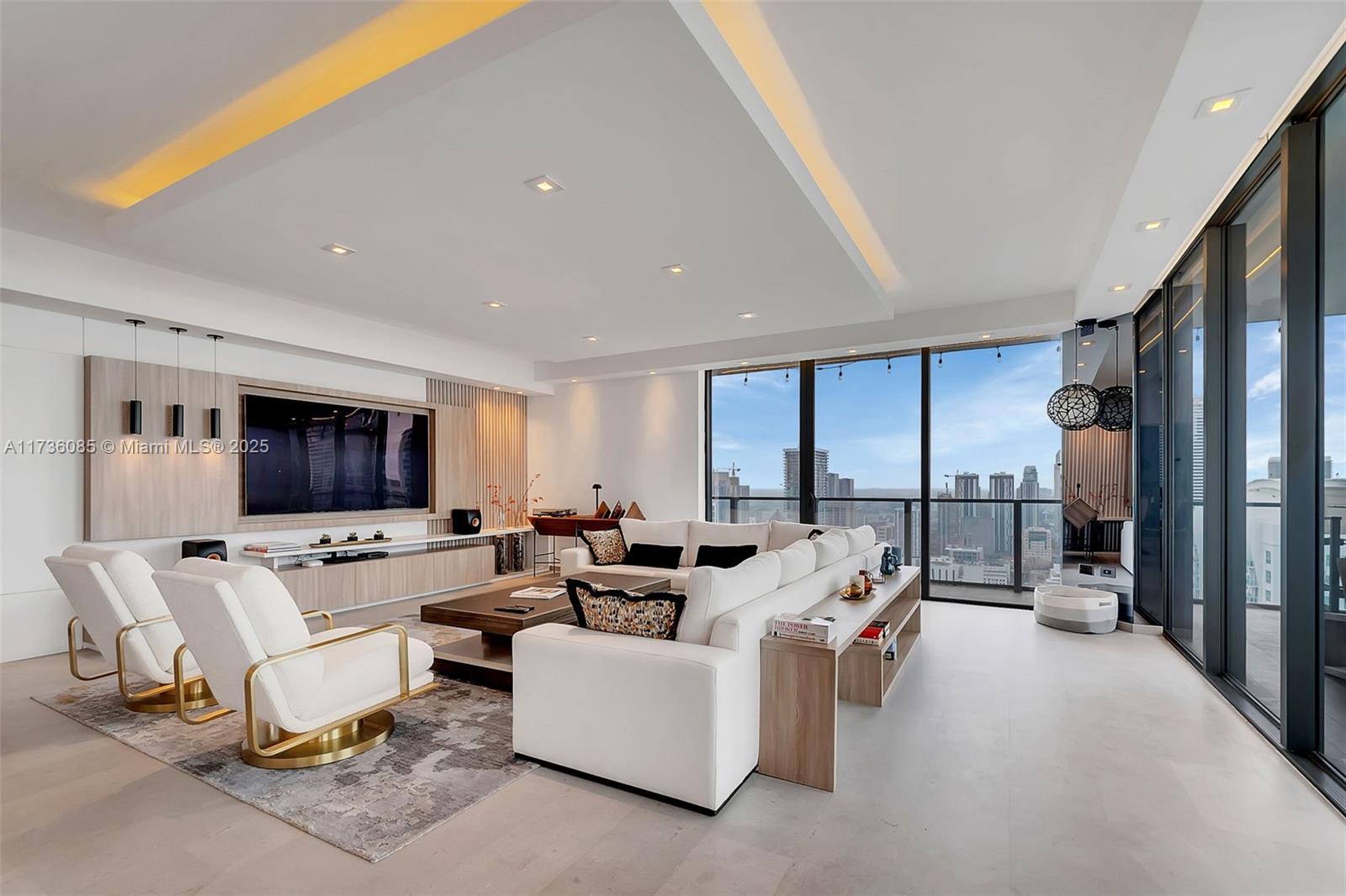 REACH CONDO - Residential