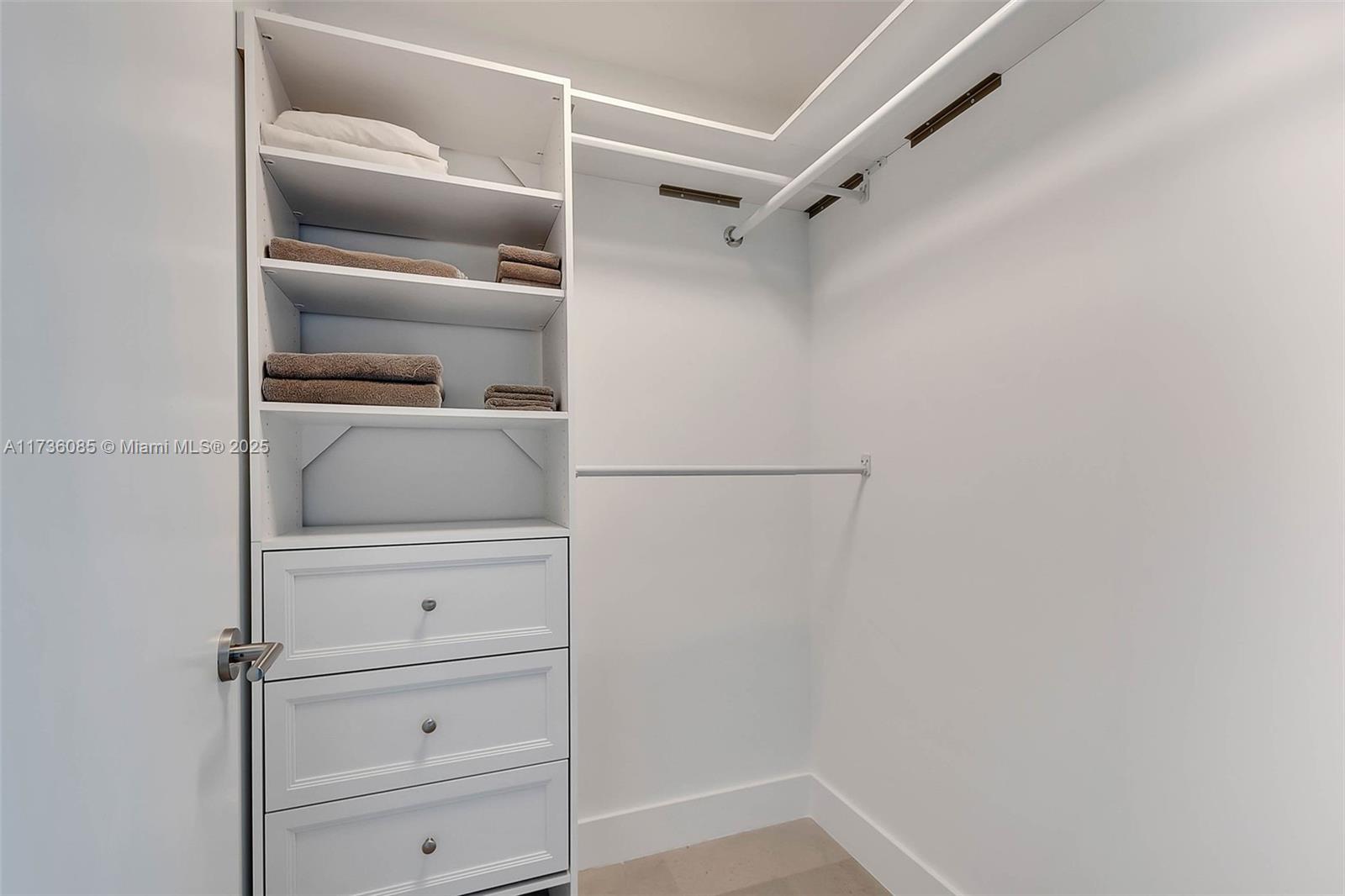REACH CONDO - Residential