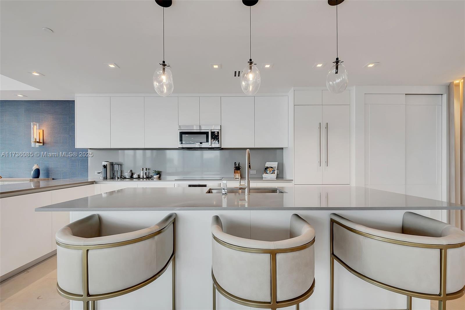 REACH CONDO - Residential