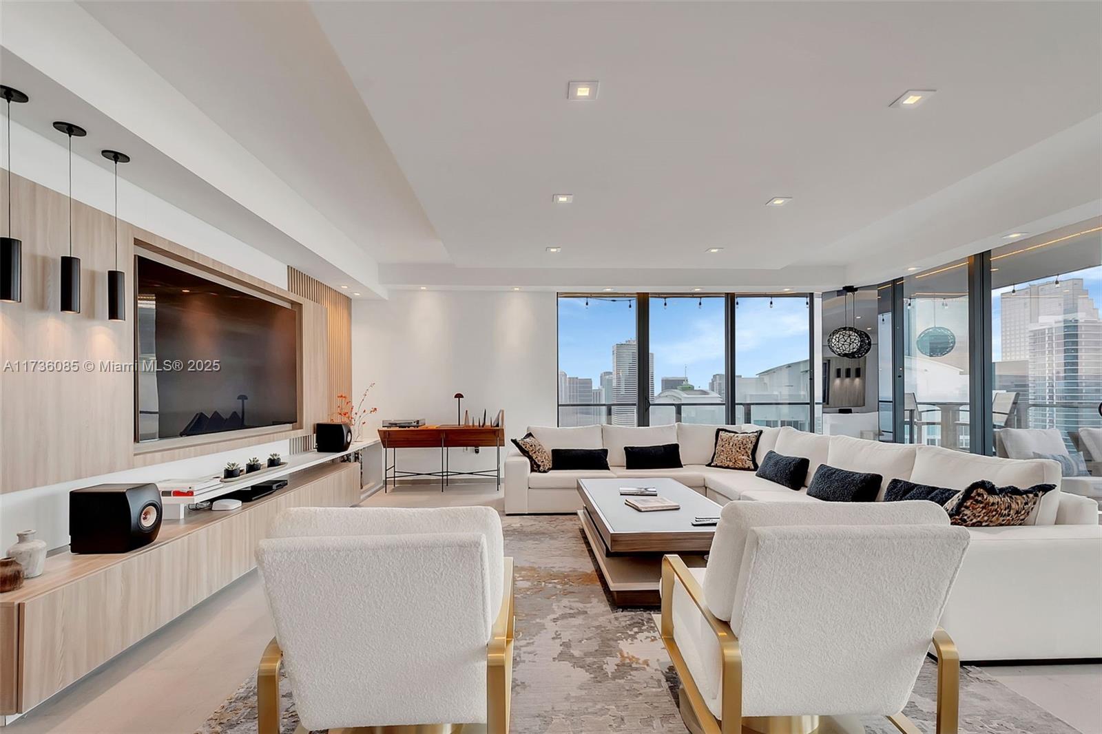 REACH CONDO - Residential