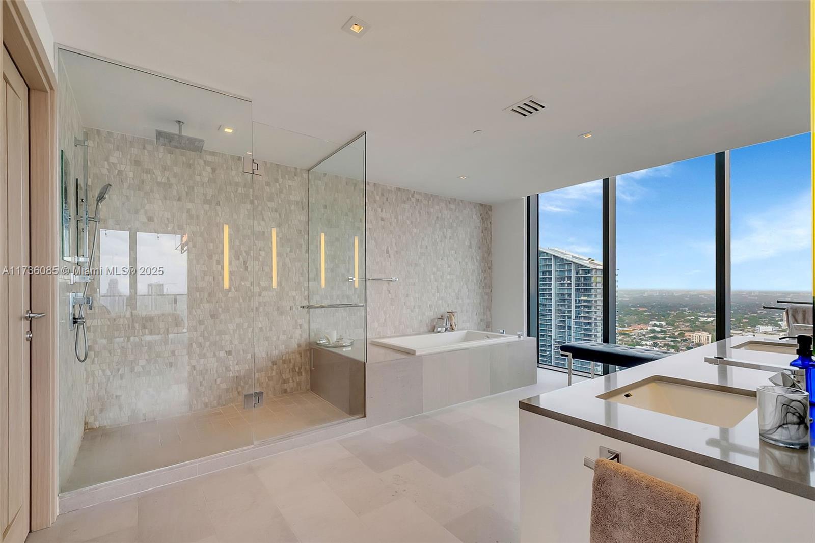 REACH CONDO - Residential