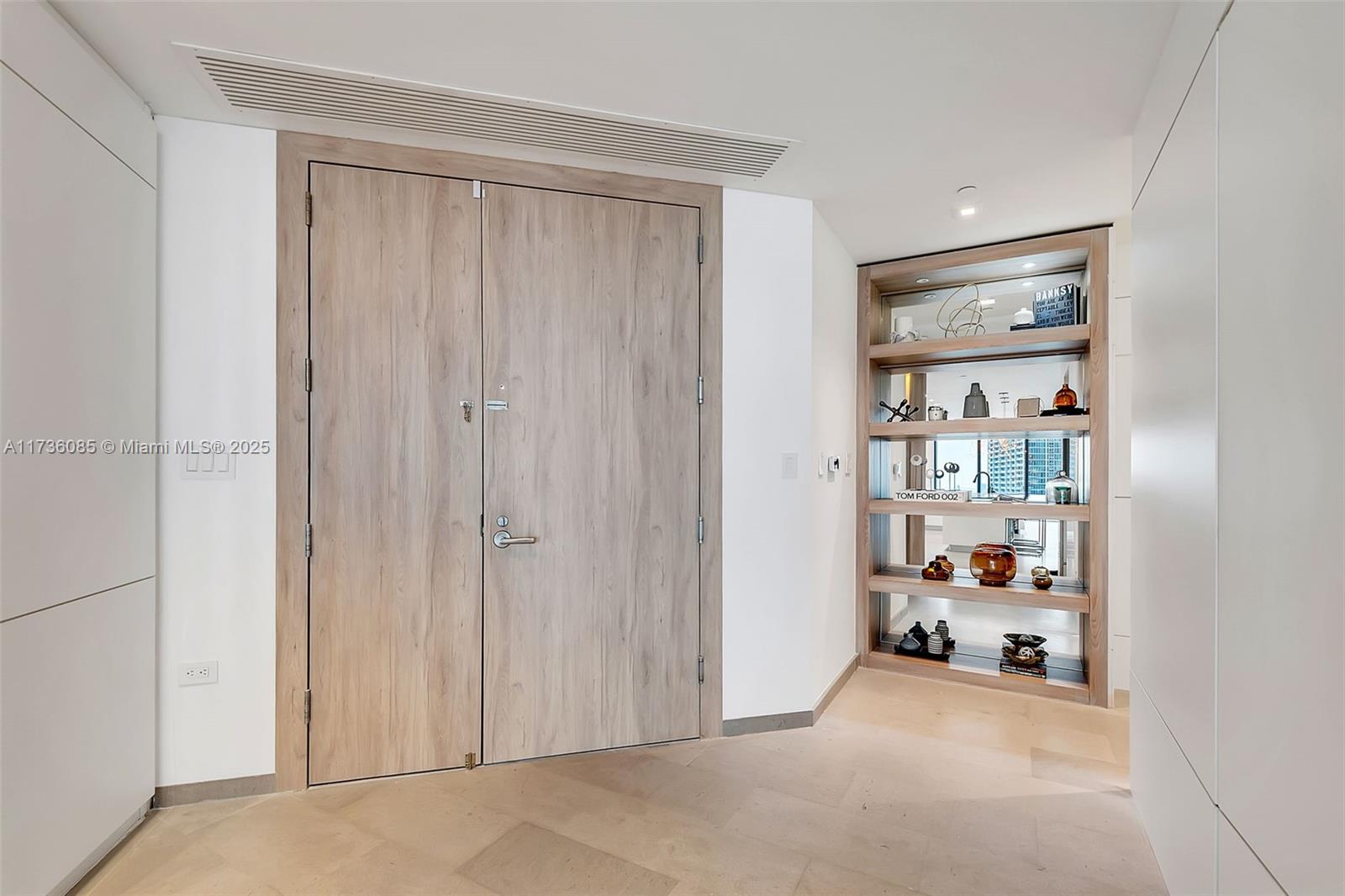 REACH CONDO - Residential
