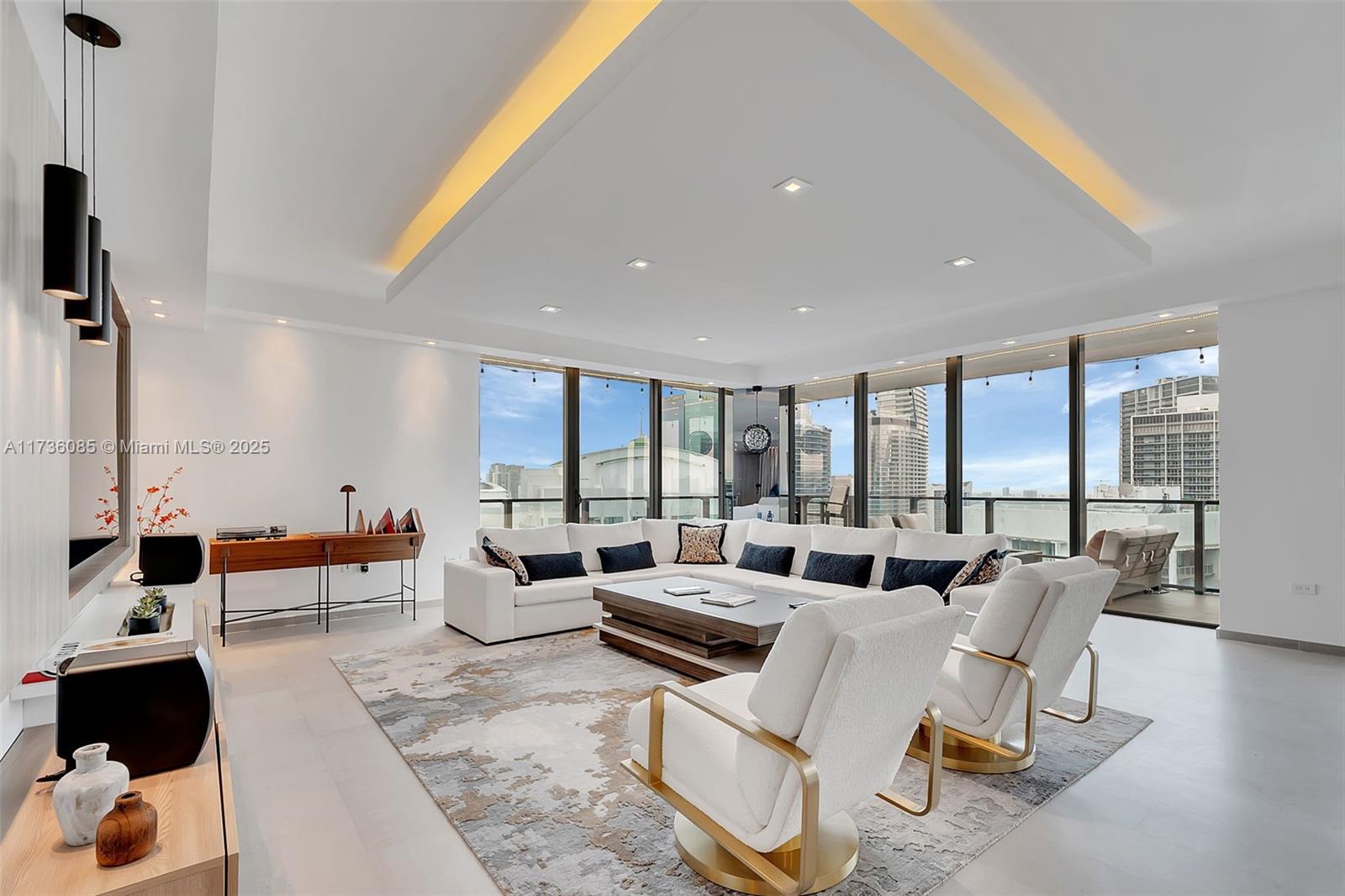 REACH CONDO - Residential