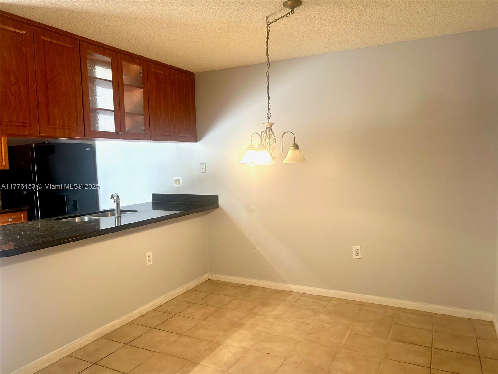 CHALET 4 2 - Residential Lease