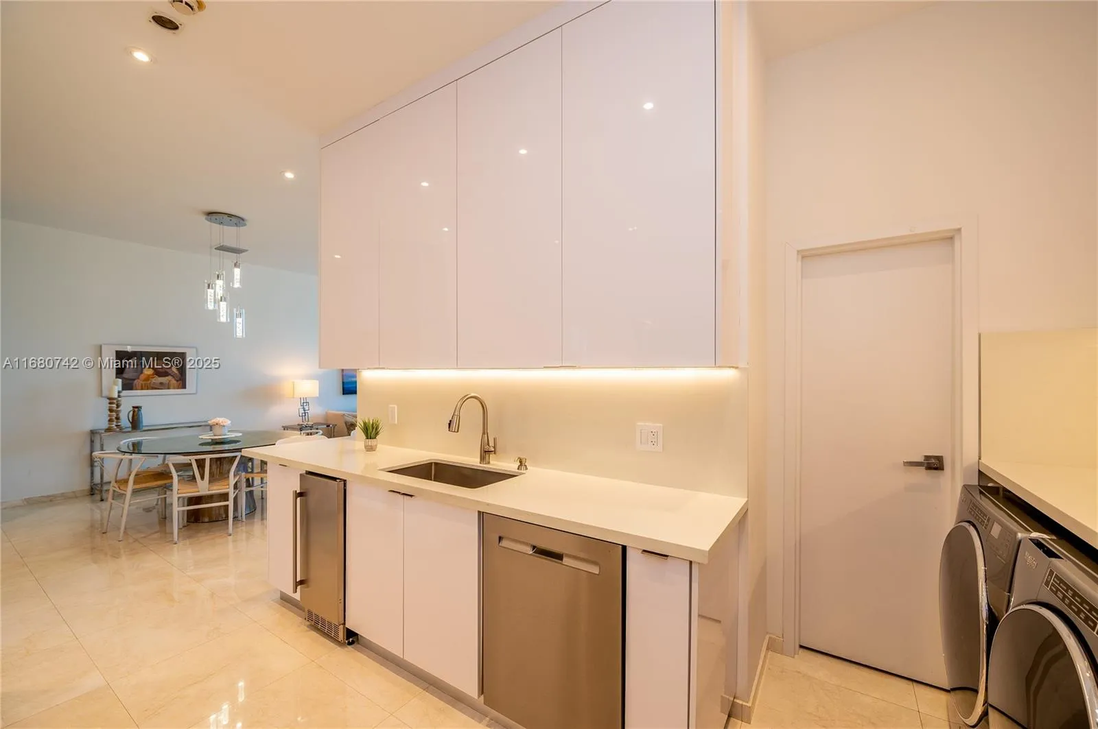 Key Biscayne, Florida 33149, United States, 1 Bedroom Bedrooms, ,2 BathroomsBathrooms,Residential,Active,37451