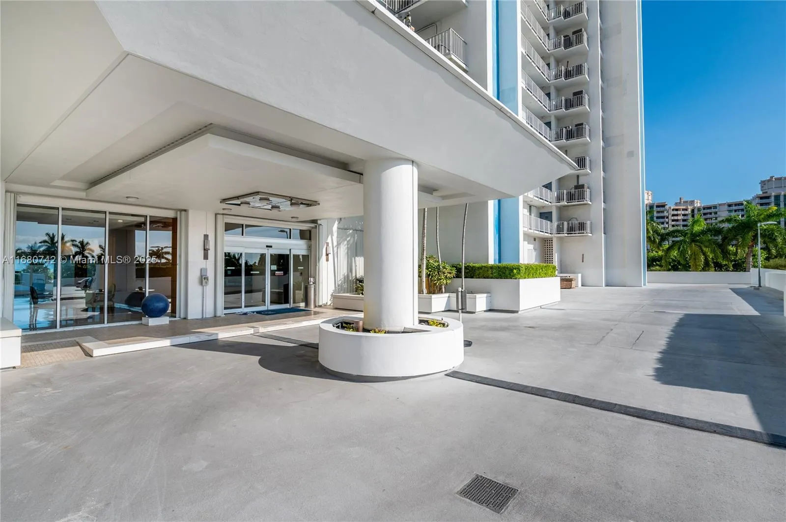 Key Biscayne, Florida 33149, United States, 1 Bedroom Bedrooms, ,2 BathroomsBathrooms,Residential,Active,37451