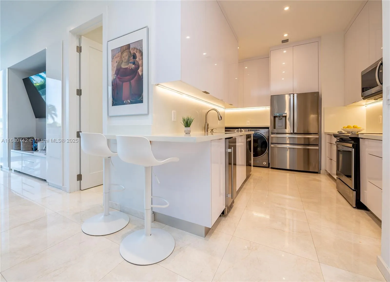 Key Biscayne, Florida 33149, United States, 1 Bedroom Bedrooms, ,2 BathroomsBathrooms,Residential,Active,37451