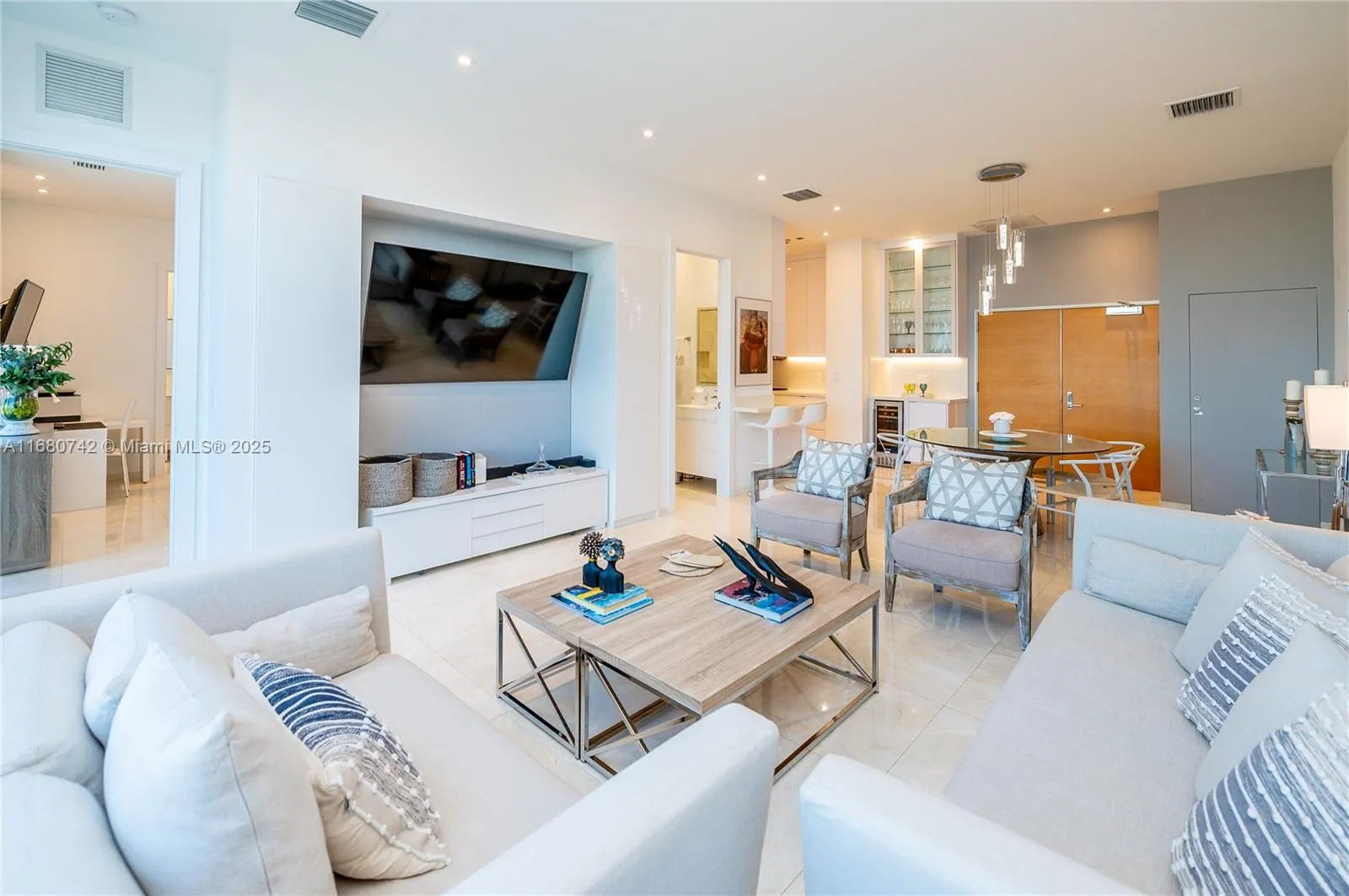 Key Biscayne, Florida 33149, United States, 1 Bedroom Bedrooms, ,2 BathroomsBathrooms,Residential,Active,37451