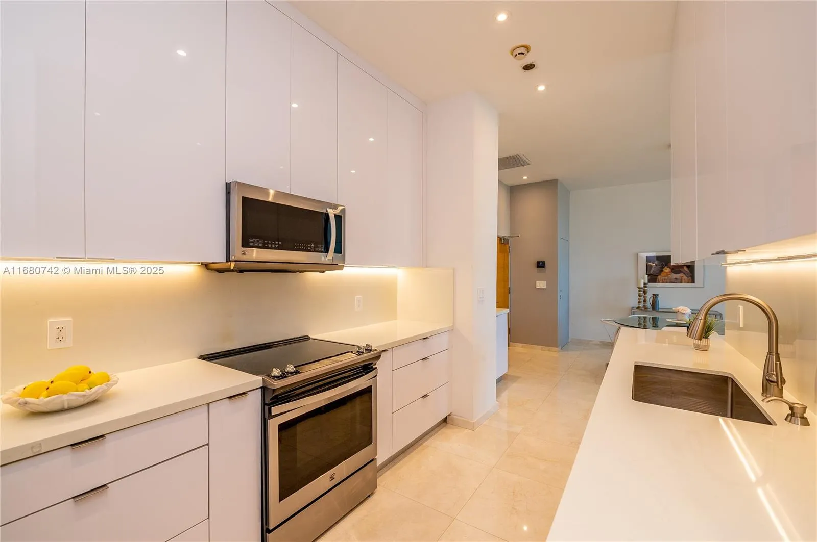 Key Biscayne, Florida 33149, United States, 1 Bedroom Bedrooms, ,2 BathroomsBathrooms,Residential,Active,37451