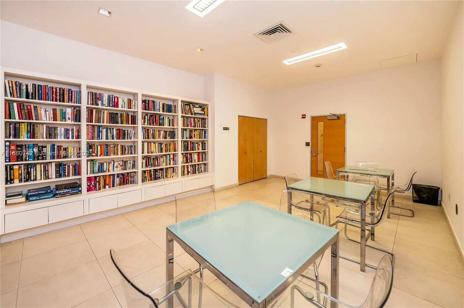 Key Biscayne, Florida 33149, United States, 1 Bedroom Bedrooms, ,2 BathroomsBathrooms,Residential,Active,37451