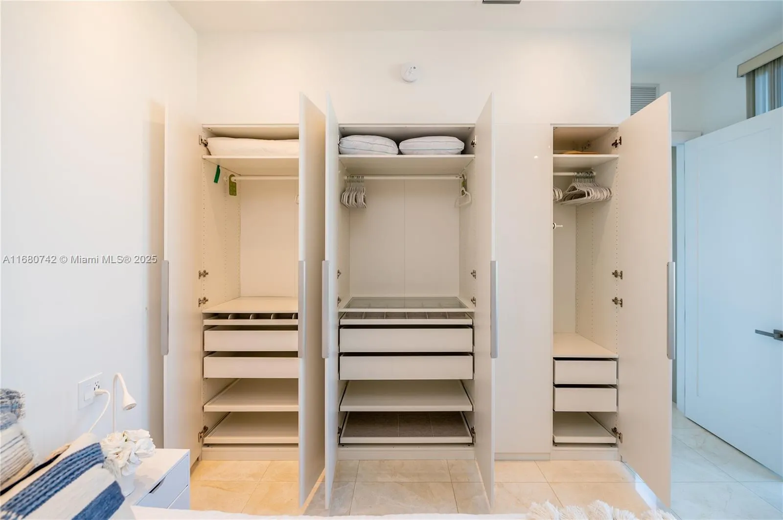 Key Biscayne, Florida 33149, United States, 1 Bedroom Bedrooms, ,2 BathroomsBathrooms,Residential,Active,37451