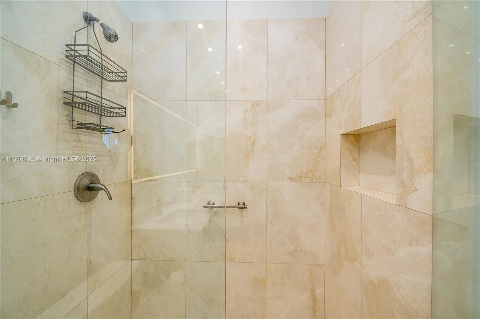 Key Biscayne, Florida 33149, United States, 1 Bedroom Bedrooms, ,2 BathroomsBathrooms,Residential,Active,37451