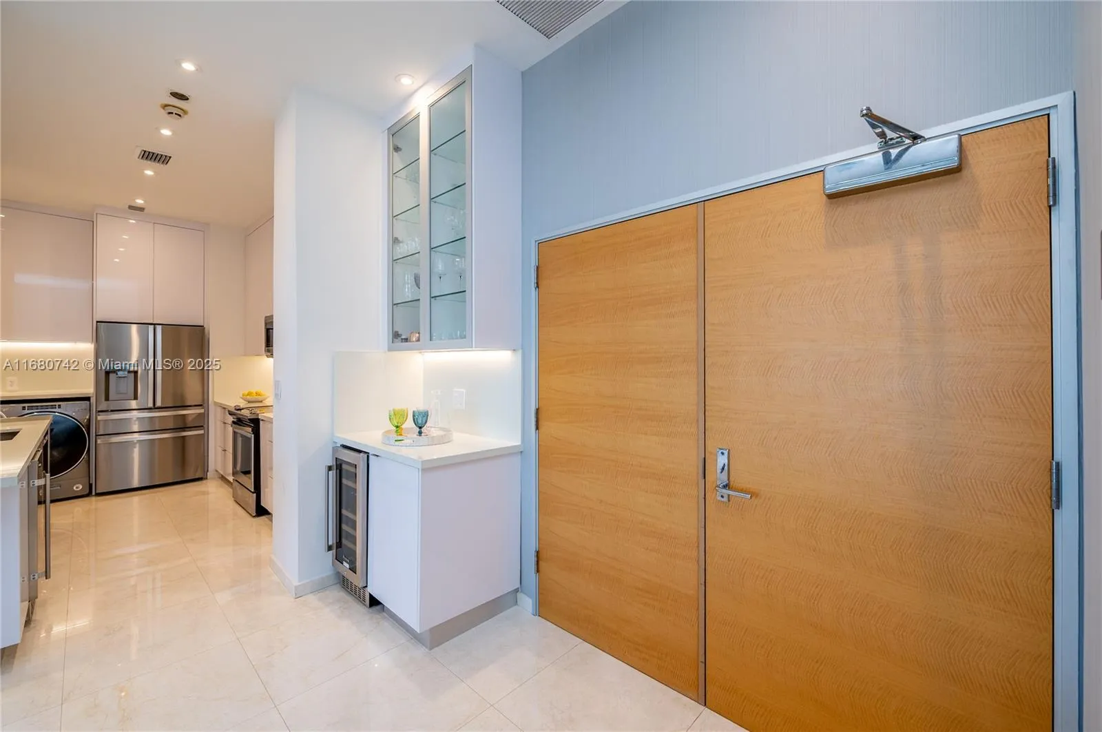 Key Biscayne, Florida 33149, United States, 1 Bedroom Bedrooms, ,2 BathroomsBathrooms,Residential,Active,37451