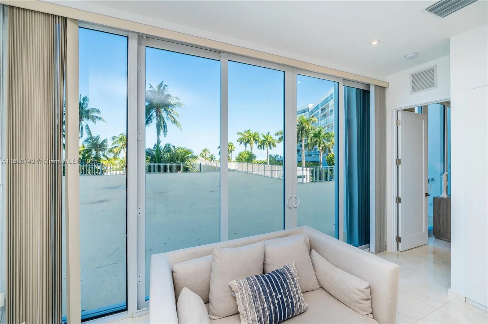 Key Biscayne, Florida 33149, United States, 1 Bedroom Bedrooms, ,2 BathroomsBathrooms,Residential,Active,37451