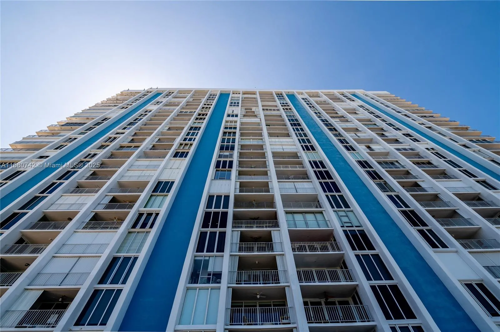 Key Biscayne, Florida 33149, United States, 1 Bedroom Bedrooms, ,2 BathroomsBathrooms,Residential,Active,37451