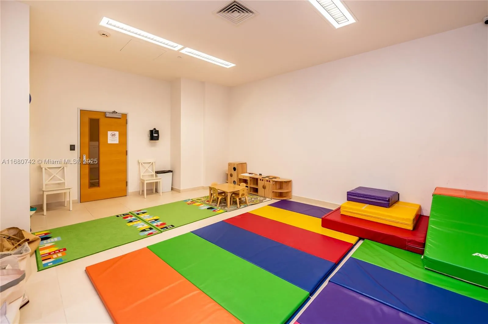 Key Biscayne, Florida 33149, United States, 1 Bedroom Bedrooms, ,2 BathroomsBathrooms,Residential,Active,37451