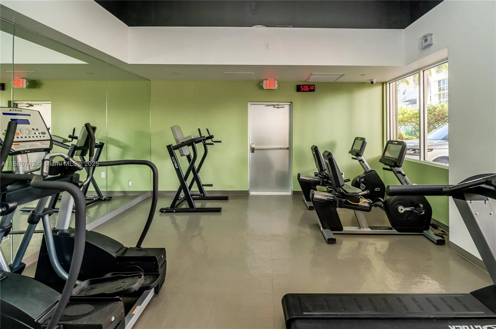 Key Biscayne, Florida 33149, United States, 1 Bedroom Bedrooms, ,2 BathroomsBathrooms,Residential,Active,37451