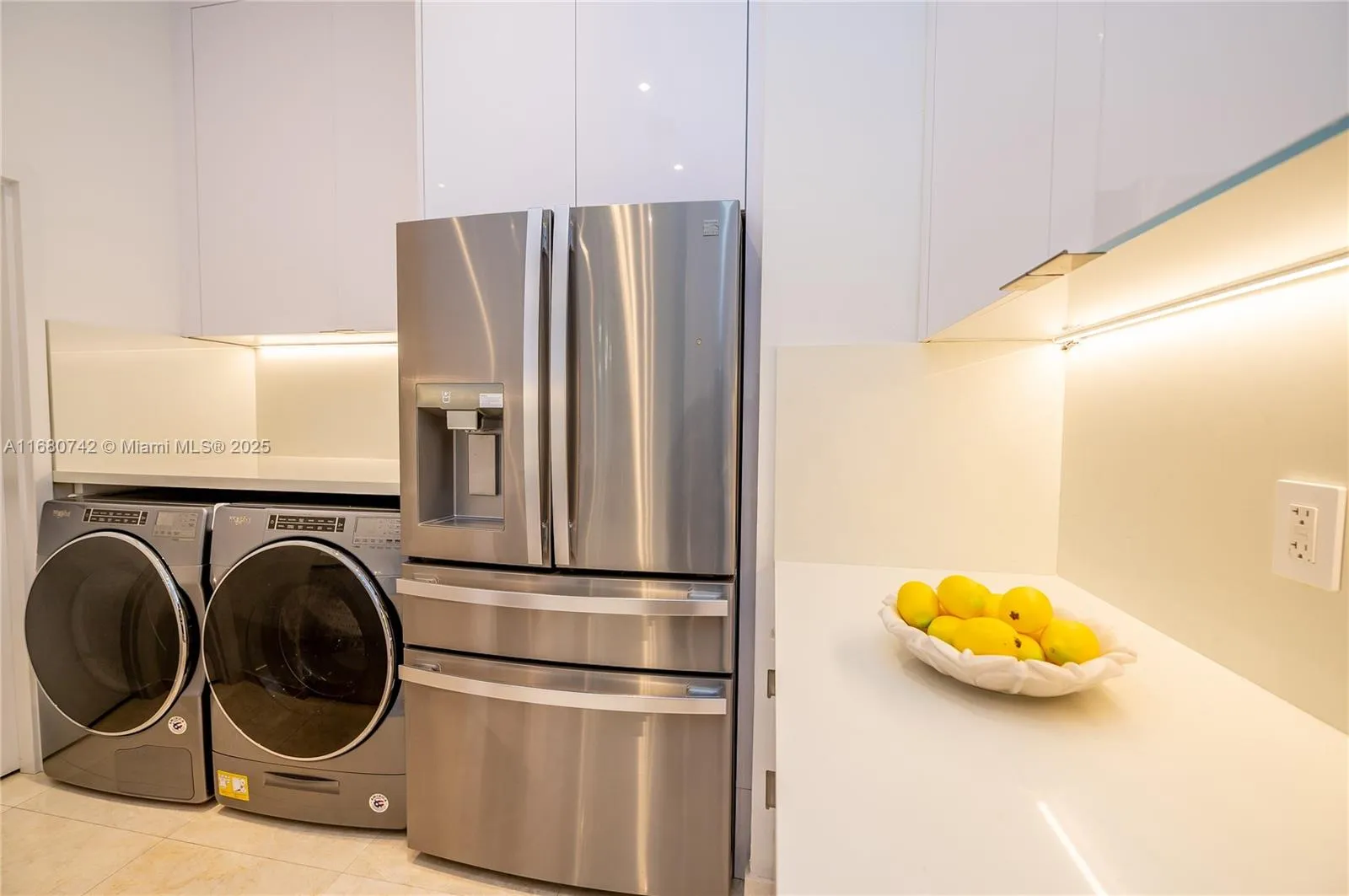 Key Biscayne, Florida 33149, United States, 1 Bedroom Bedrooms, ,2 BathroomsBathrooms,Residential,Active,37451