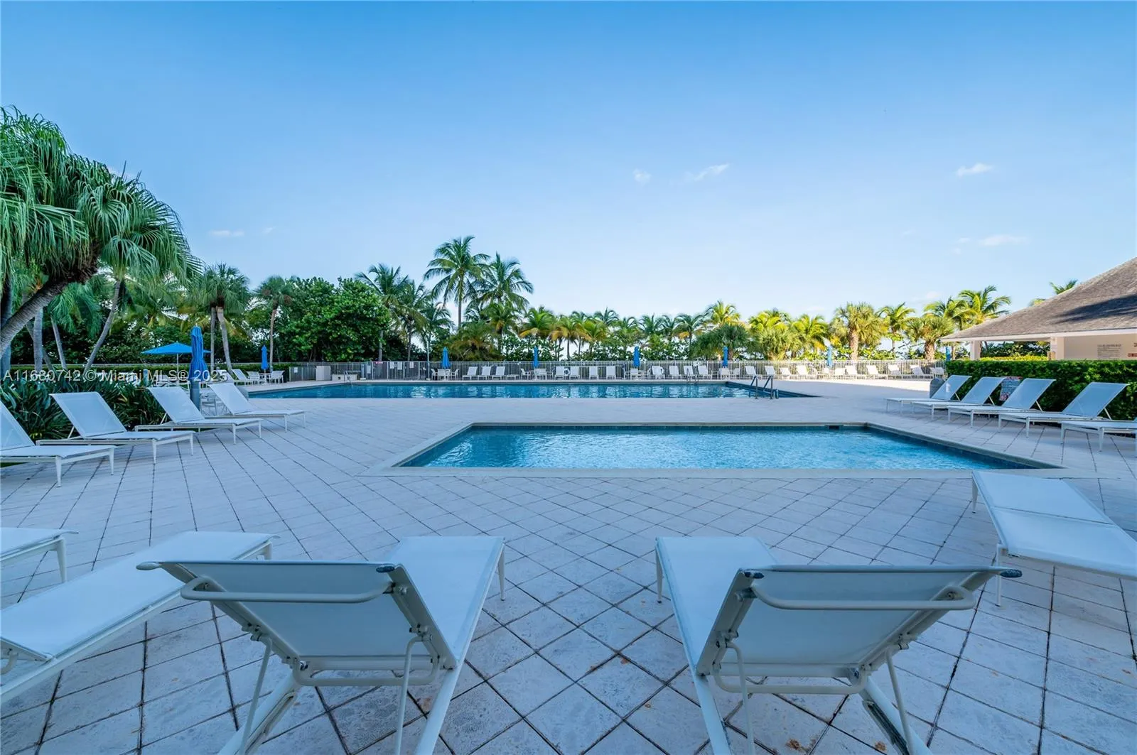 Key Biscayne, Florida 33149, United States, 1 Bedroom Bedrooms, ,2 BathroomsBathrooms,Residential,Active,37451