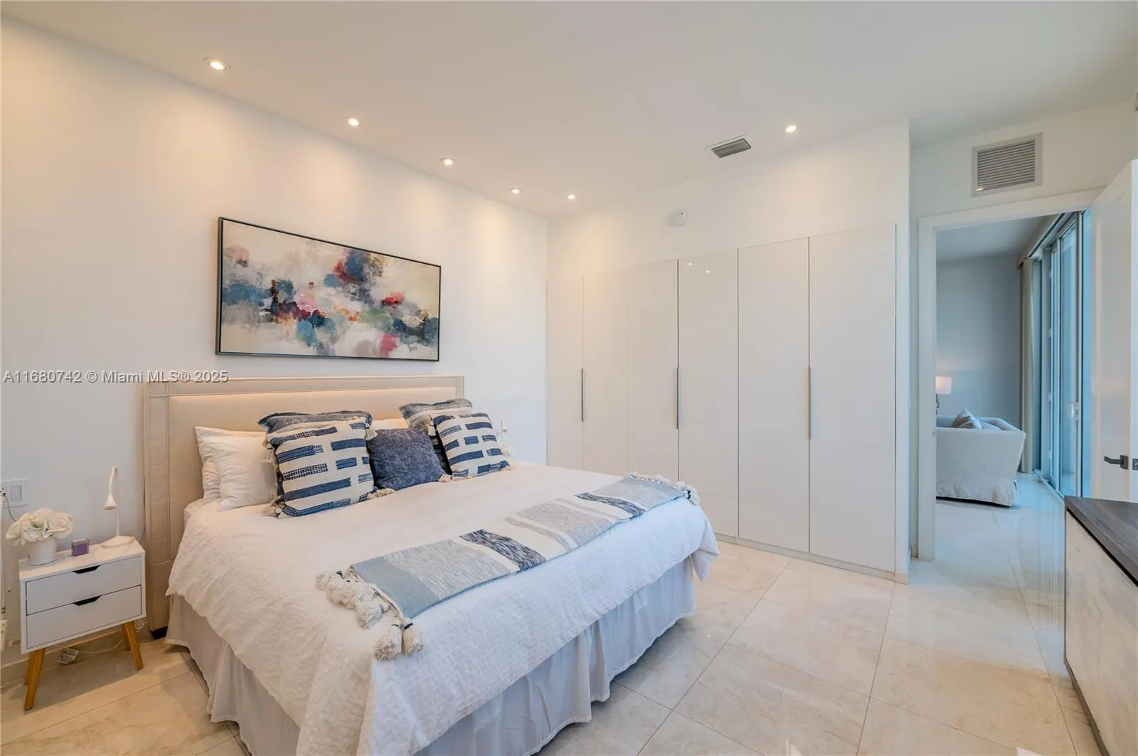 Key Biscayne, Florida 33149, United States, 1 Bedroom Bedrooms, ,2 BathroomsBathrooms,Residential,Active,37451