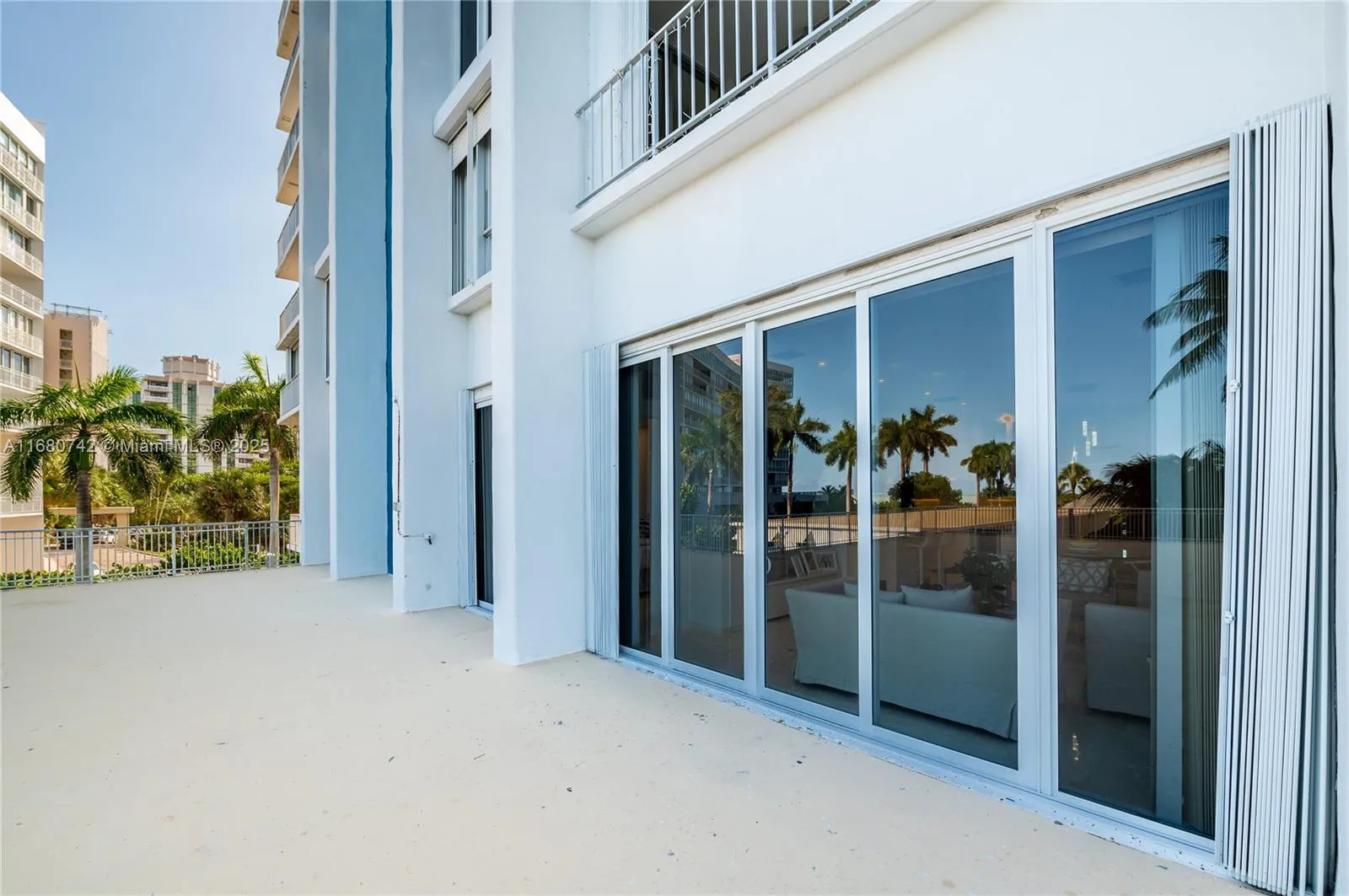 Key Biscayne, Florida 33149, United States, 1 Bedroom Bedrooms, ,2 BathroomsBathrooms,Residential,Active,37451