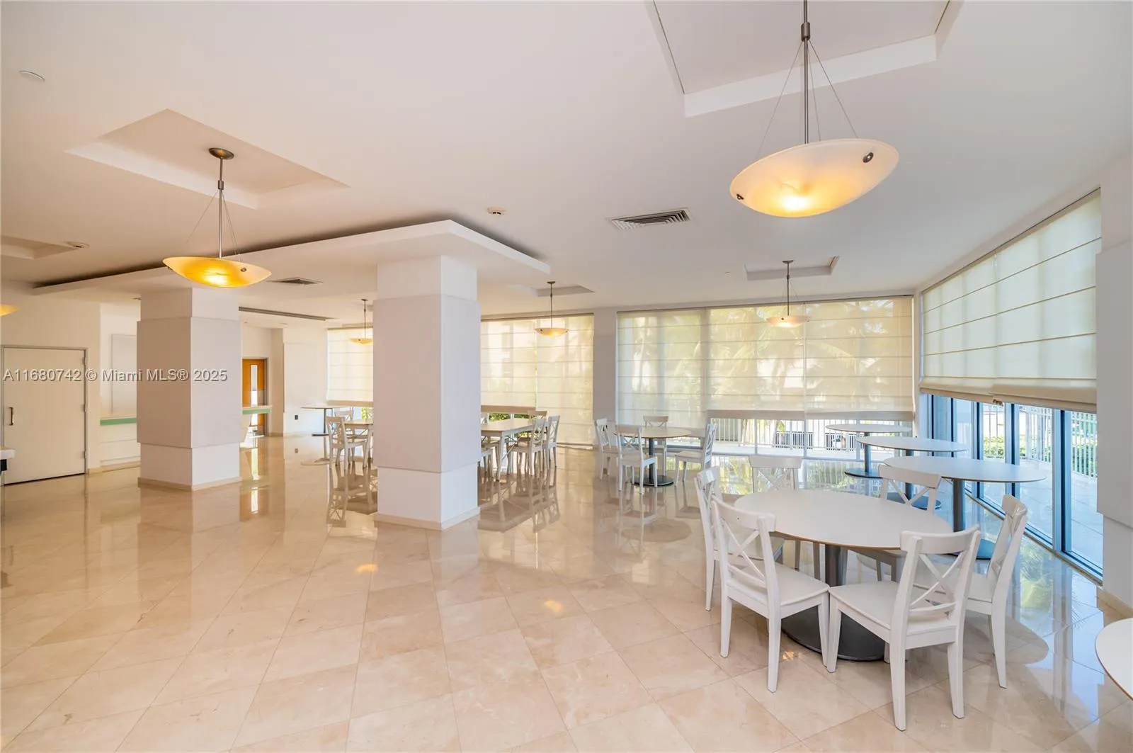 Key Biscayne, Florida 33149, United States, 1 Bedroom Bedrooms, ,2 BathroomsBathrooms,Residential,Active,37451