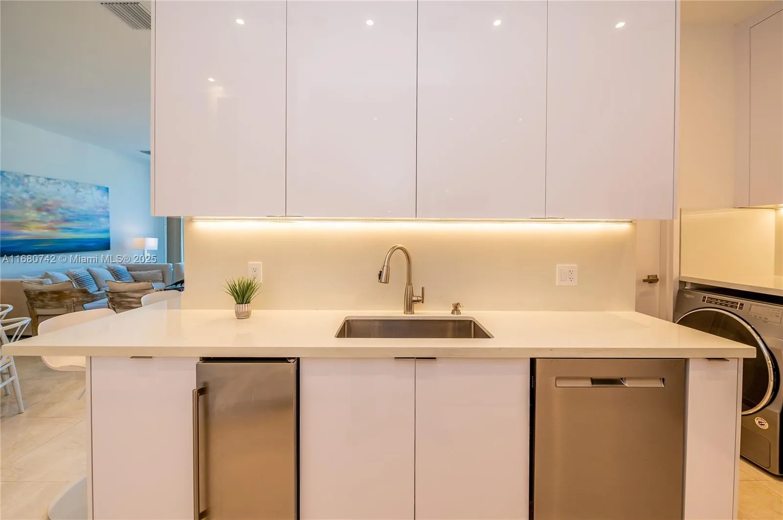 Key Biscayne, Florida 33149, United States, 1 Bedroom Bedrooms, ,2 BathroomsBathrooms,Residential,Active,37451