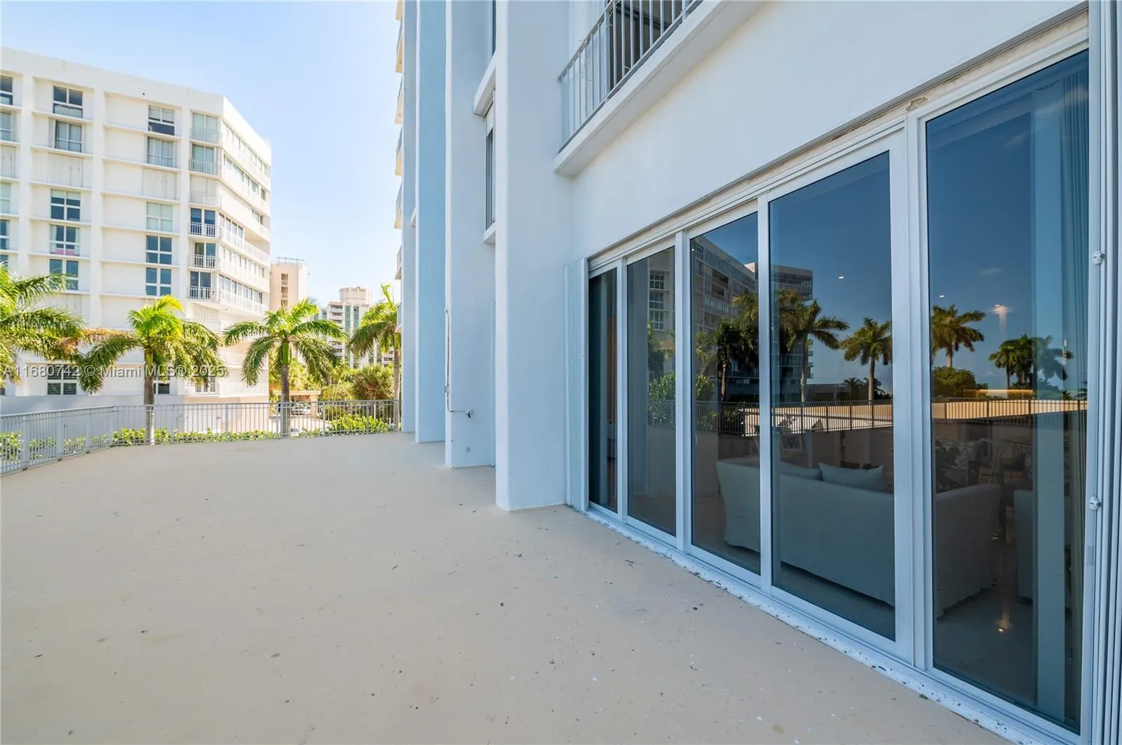 Key Biscayne, Florida 33149, United States, 1 Bedroom Bedrooms, ,2 BathroomsBathrooms,Residential,Active,37451