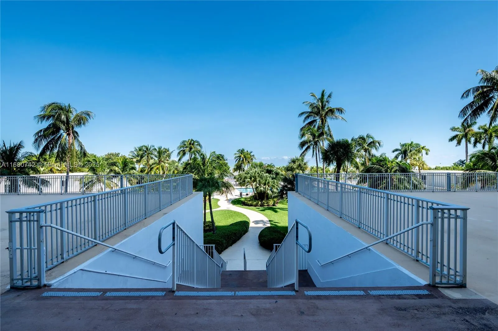 Key Biscayne, Florida 33149, United States, 1 Bedroom Bedrooms, ,2 BathroomsBathrooms,Residential,Active,37451